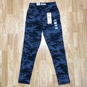 NWT Levis 721 womens black camo high rise skinny ankle jeans size 4 W27